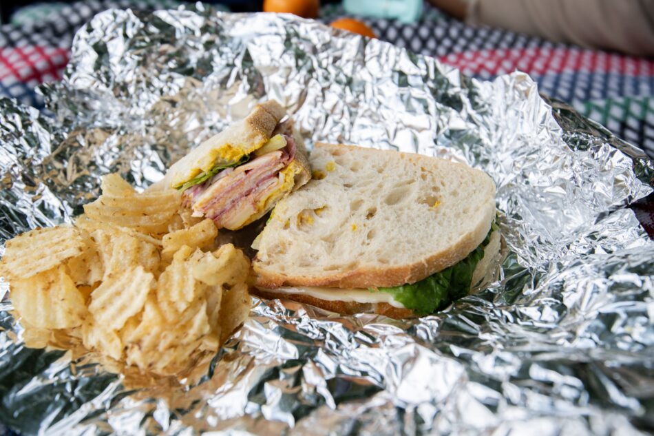 sandwich and crisps on aluminium foil.