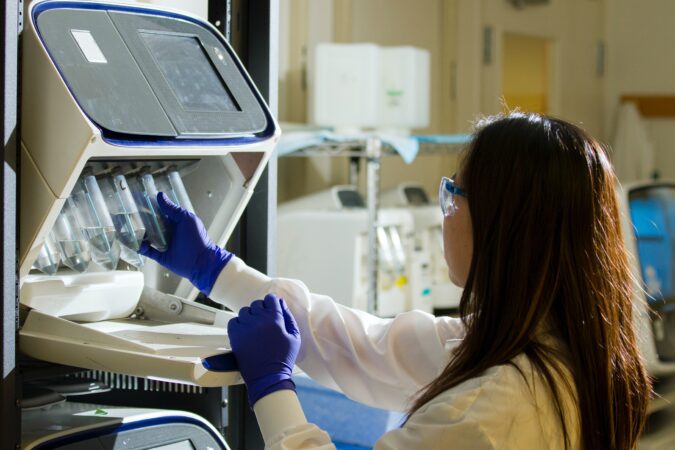 woman working in a laboratory.