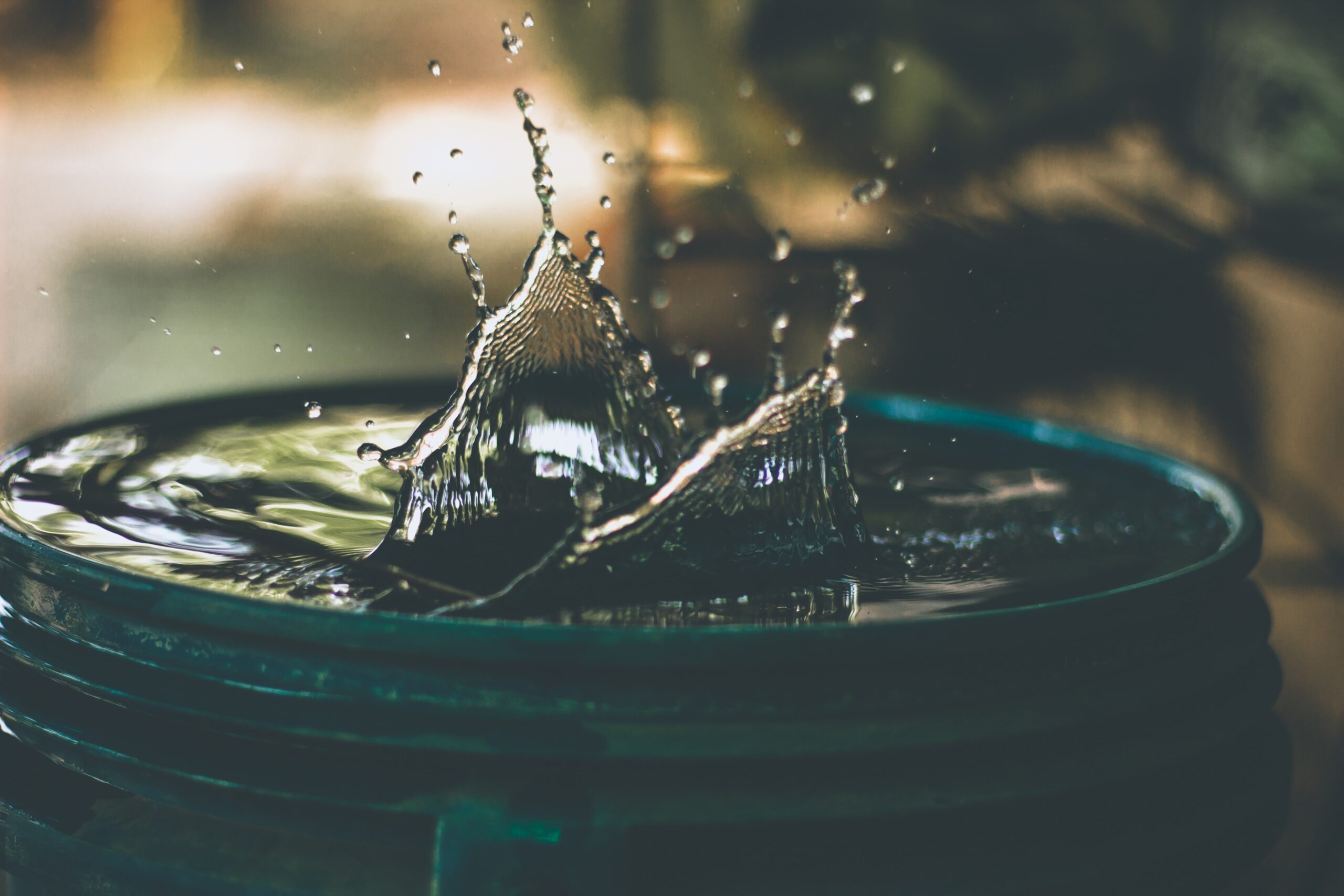 splash of liquid in bucket.