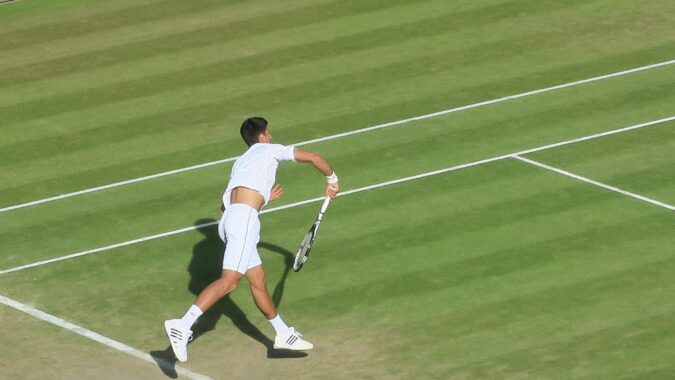 novak djokovic playing tennis at wimbledon.