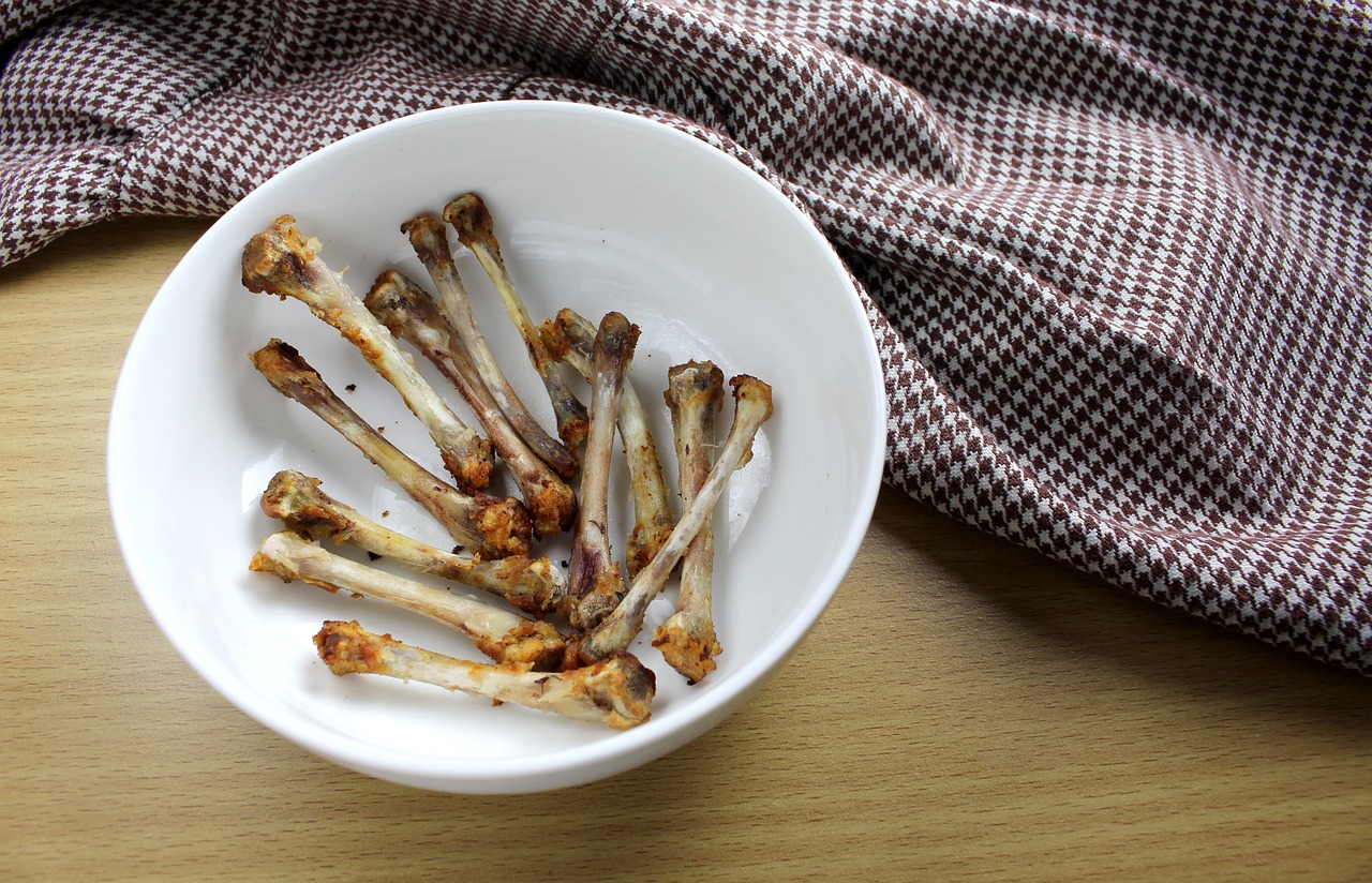 chicken bones in bowl on table.